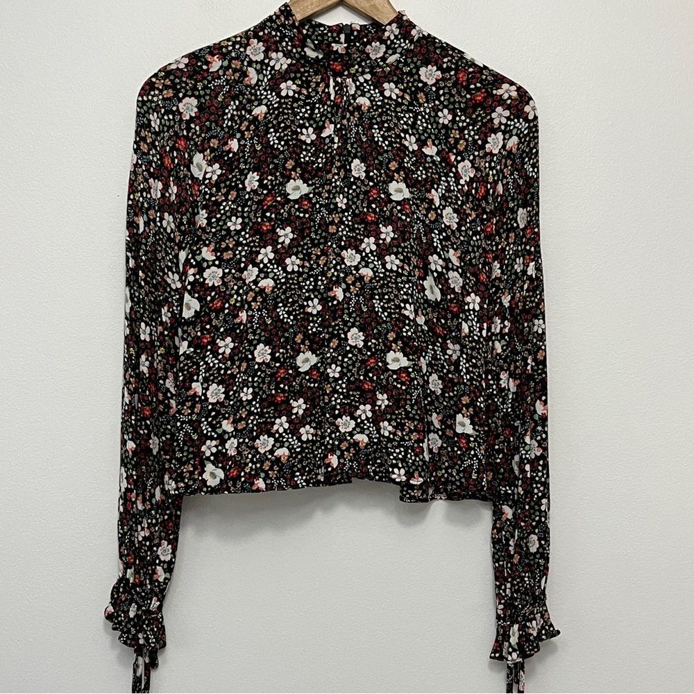 Stradivarius Long Sleeve Floral Mock Top Size Small